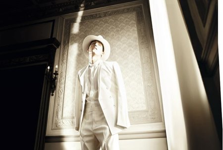 Dior Homme se mueve en el minimalismo también en la Primavera-Verano 2012: nueva campaña