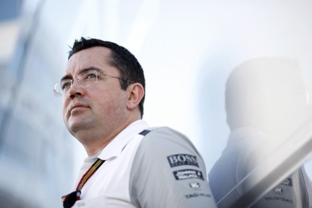 Eric Boullier molesto por no poder anunciar su formación para 2015