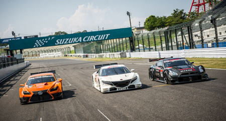 Los nuevos coches del Super GT 2014 se presentan en el circuito de Suzuka