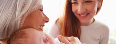 Una abuela le pide a su hija cobrar por horas por cuidar a su nieto 