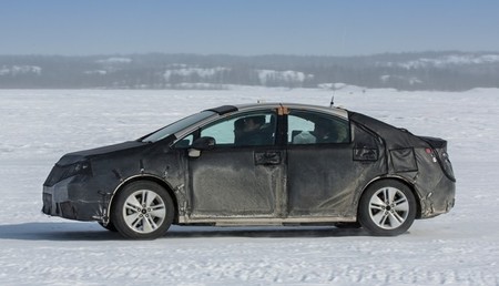 Toyota FCV camuflado 01