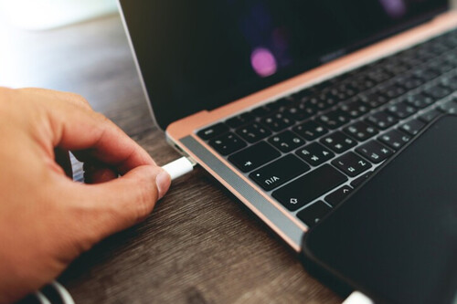Com estes apps, você transfere suas fotos do celular para o PC sem complicação / Imagem: Tweesak/Adobe Stock