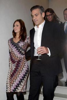 Clooney y Larson, bien juntitos