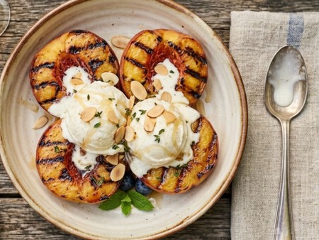 Cómo preparar un irresistible postre de duraznos en almíbar con 4 ingredientes: es fácil, cremoso y económico