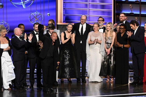 Todos los ganadores de los premios Emmy 2025. 'Adolescencia' es la gran triunfadora en una noche que consagra a 'The Studio' y 'The Pitt'