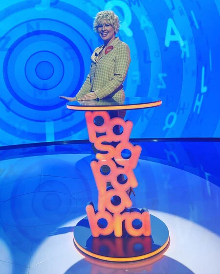 Tania Llasera triunfa en 'Pasapalabra' y así puedes copiar su look