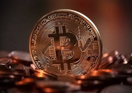 El bitcoin se afianza como valor refugio, y no sólo porque valga más que una onza de oro