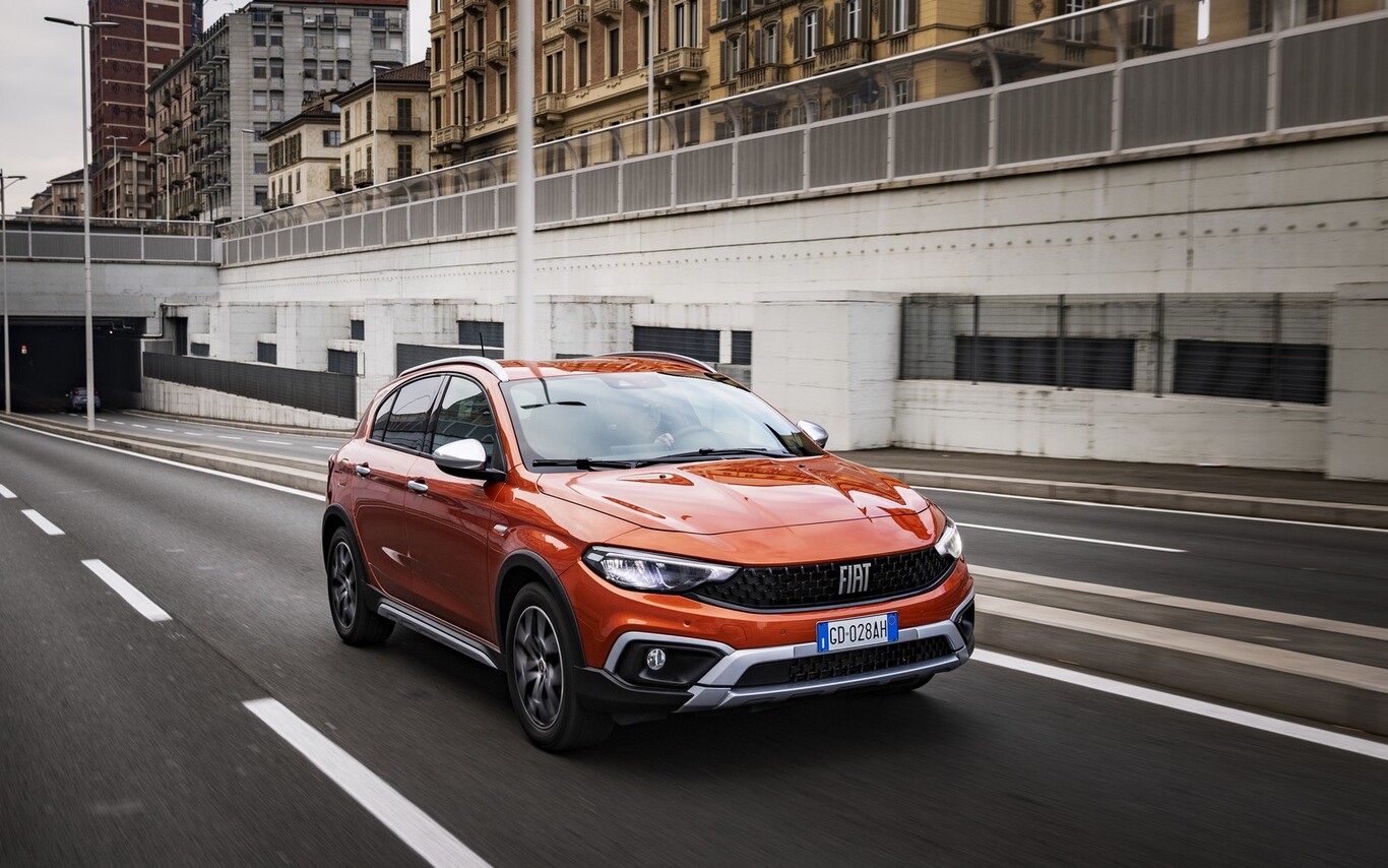 Probamos el Fiat Tipo Cross, la versión campera de uno de los compactos más baratos del mercado
