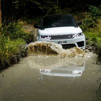 Land Rover actualiza al Range Rover Sport con una nueva versión híbrida y más potencia para la SVR