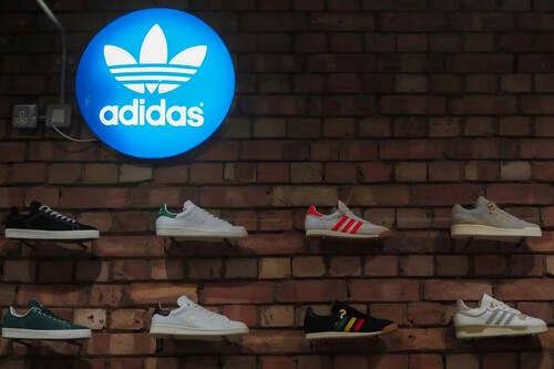 Adidas a precio de outlet: varios modelos de zapatillas rebajadas con descuentos de hasta el 70% 