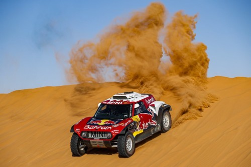 Olvida los memes y el "trata de arrancarlo": Carlos Sainz es una leyenda activa de los coches a nivel mundial