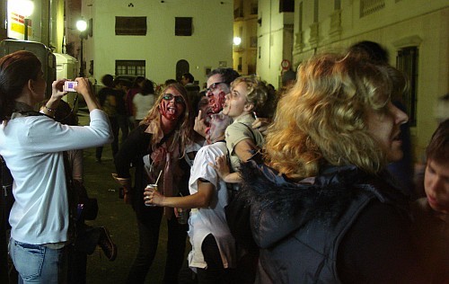 Los Ultimos Frikis Del Mundo Y La Marcha Zombie