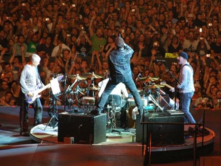 El manager de la banda U2 pide a los ISP que pongan freno a las descargas