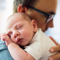 La depresión postparto en los padres ha aumentado tanto, que es casi tan frecuente como en las madres