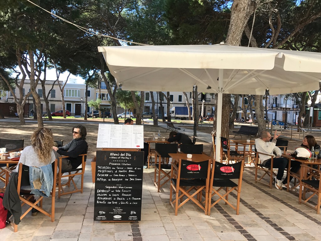 Compartir el menú del día en los bares es cada vez más común. Y legal, para disgusto de los hosteleros 