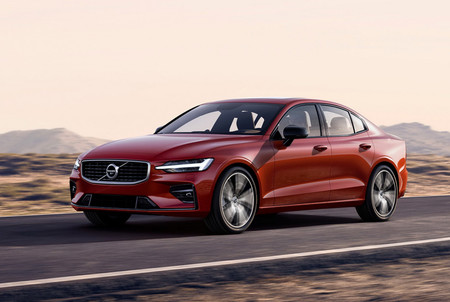 El nuevo Volvo S60 y sus 415 hp dan un manotazo en la mesa del A4 y el Serie 3