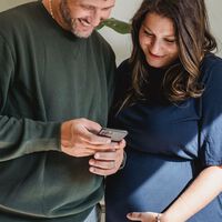 Cansado de escuchar frases desalentadoras sobre ser padre, pidió que le dijeran cosas positivas: recibió más de cinco mil respuestas como estas 