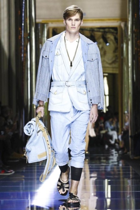 De París a El Cairo: Balmain y su desértica colección para la primavera del 2017