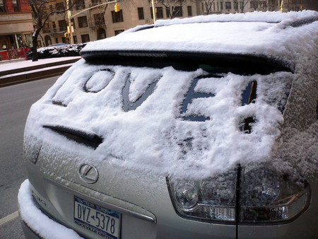 Un plan clásico para San Valentín: hacer el amor en el coche
