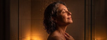 "Sinaliza ao corpo que é hora de relaxar": por que apagar as luzes no chuveiro e tomar "banho no escuro" virou tendência para dormir melhor 