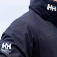 Ni Columbia ni The North Face: Helly Hansen rebaja casi a mitad de precio el chaquetón más calentito para el invierno
