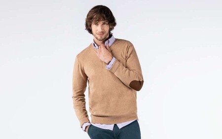 El Ganso trae de regreso el estilo preppy del jersey con coderas para el otoño