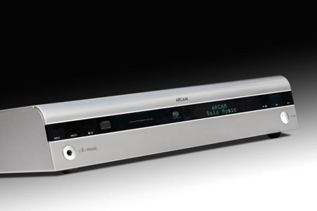 Los Arcam Solo Movie y Solo Music integran receptor A/V y reproductor en un solo aparato