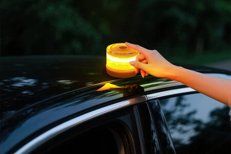 Baliza V16 conectada y homologada por menos de 30 euros