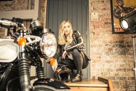 La Triumph Thruxton quiere Thrustonizarte este verano con 900 euros de regalo