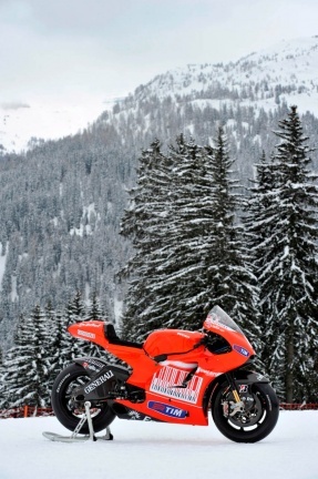 Ducati Desmosedici GP-10, presentada oficialmente