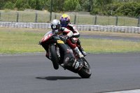 Troy Bayliss se lleva de paseo a Mark Webber