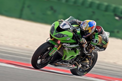Kenan Sofuoglu asesta un golpe demoledor en Supersport con su cuarta victoria consecutiva