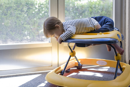 Los pediatras piden que se prohiban los andadores: 9.000 bebés al año sufren lesiones por su uso en EE.UU.