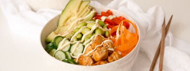 El poke de pollo más fácil y completo para el almuerzo 