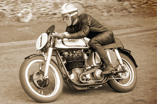 Obsesión y artesanía: Norton y la mayor racha de victorias en la carrera urbana de motos más peligrosa del mundo