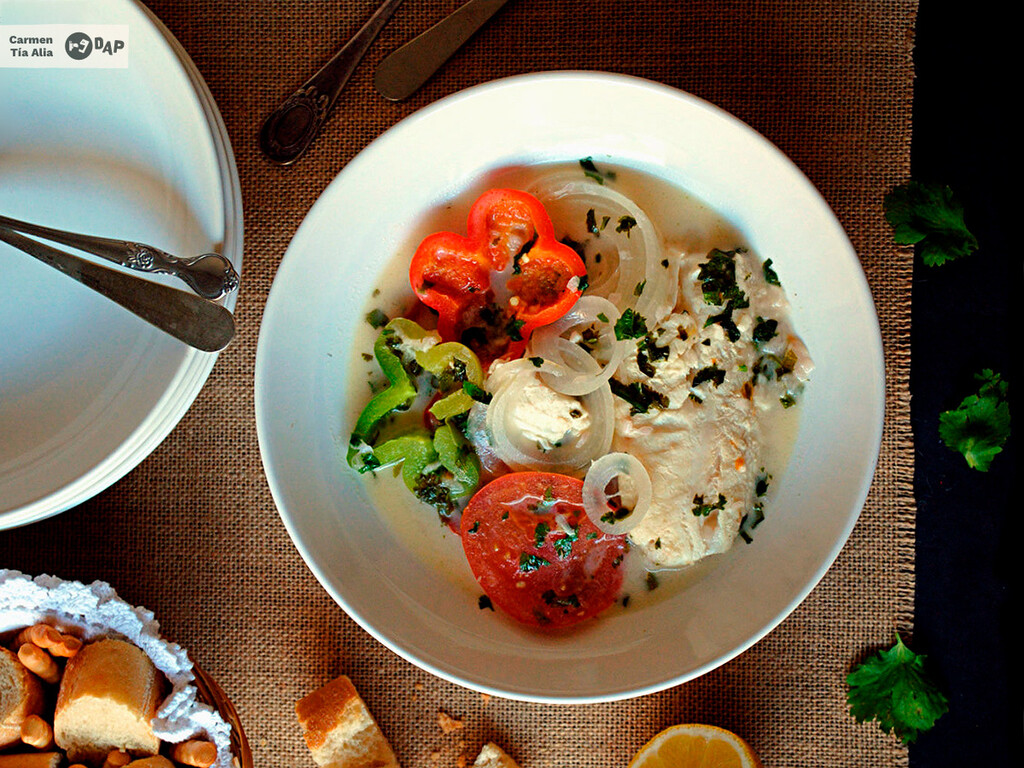 Moqueca de peixe o guiso de pescado: receta tradicional brasileña