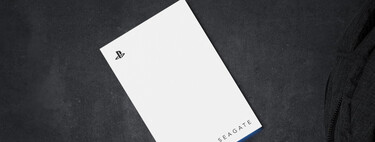 El disco duro Seagate con 2 TB cae de precio en su edición para PlayStation 5: tiene licencia oficial y es portátil 