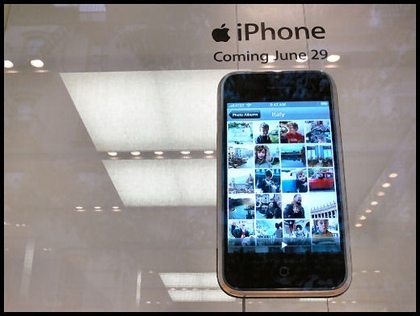 El primer cargamento de iPhones llega a Estados Unidos escoltado por hombres armados