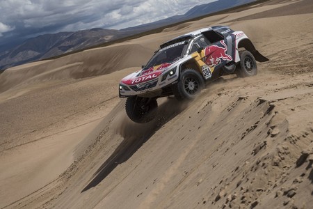Carlos Sainz dice adiós al Dakar 2017