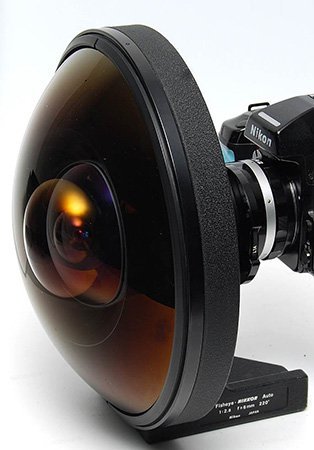 Objetivo Nikon con 220 grados de visualización, para los que les sobre el dinero