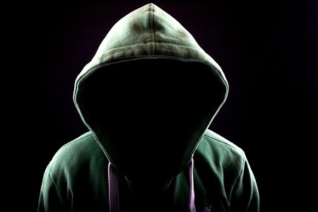 5 cosas que no debes pedir a tu vecino si trabaja en casa