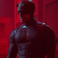 El traje de la segunda temporada de Daredevil Born Again ya no es rojo, y hay un motivo para ello