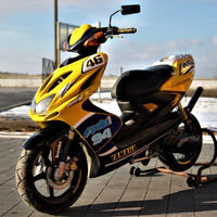 Vuelve la fiebre de los scooters de los '90. Hay un boom nostálgico por las motillos tuneadas que ya valen más que nuevas 