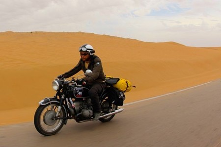 El Sahara en moto histórica. Al Aaiun. 