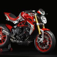MV Agusta Dragster 800 RC 2018: brutalidad italiana envuelta en aires de carreras