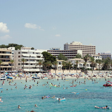 Los hosteleros de Mallorca se las prometían felices. Hasta que llegaron los turistas de súper y que comparten zumos