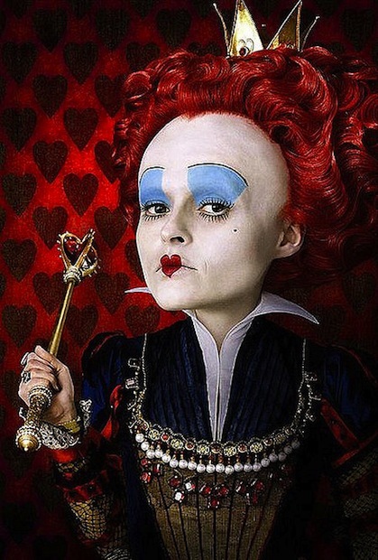 Helena Bonham Carter haciendo migas con la Reina, mira tú...