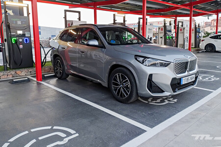 Bmw Ix1 Cargando