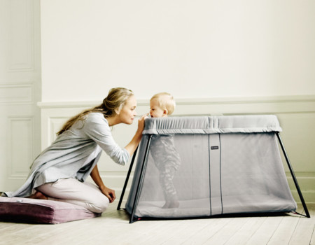 ¿En busca de una cuna de viaje?: probamos el modelo 'light' de Babybjörn