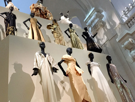 De las alfombras rojas y pasarelas al museo: 70 años de Christian Dior en el Museo de Artes Decorativas de París